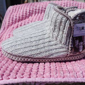 NEW Muk Luk slippers, size 9-10